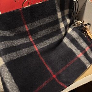 Burberry Cashmere Scarf in Check - Navy